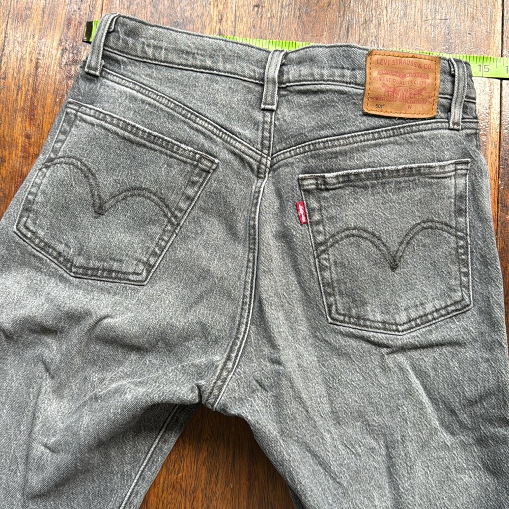 Levi’s cropped dark grey / washed black jeans- women’s size 27 - Picture 5 of 5